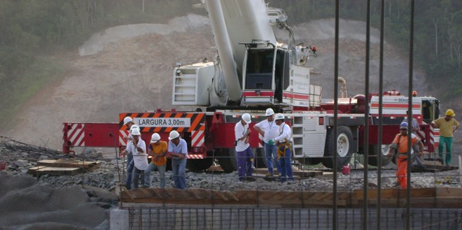 Terex-Demag AC200 vigas rodovia UHE Monjolino